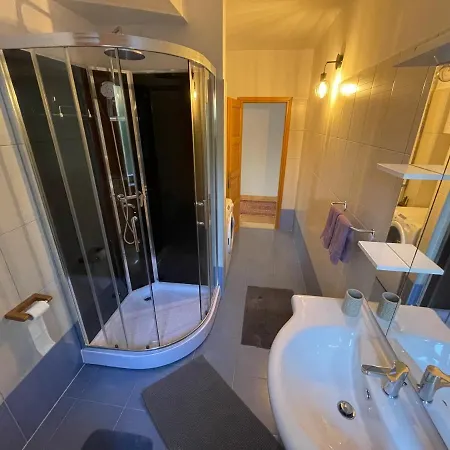 Apartman David Sa Unutarnjim Bazenom