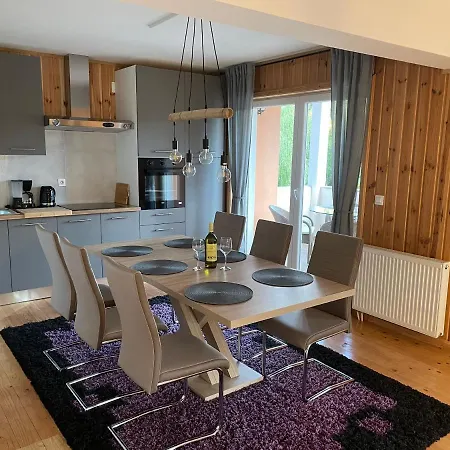 Apartman David Sa Unutarnjim Bazenom Apartman *