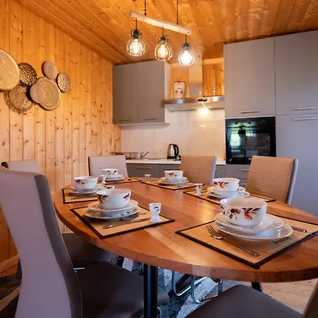 Apartman Apartman David Sa Unutarnjim Bazenom