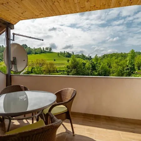 Apartman David Sa Unutarnjim Bazenom