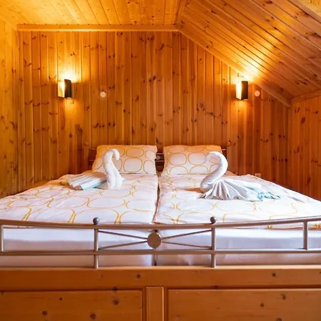 Apartman David Sa Unutarnjim Bazenom *