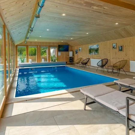 Lägenhet David Sa Unutarnjim Bazenom *