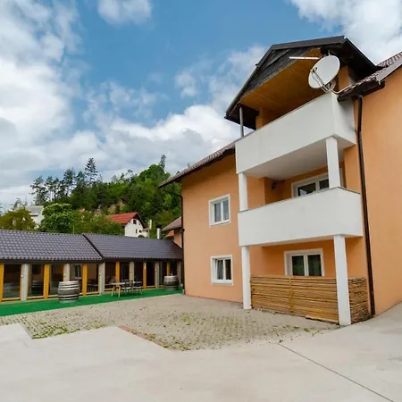 David Sa Unutarnjim Bazenom